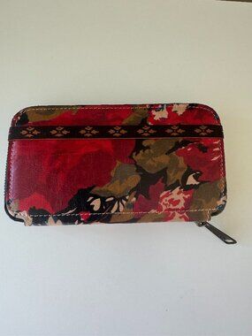 Patricia Nash Oria Zipper Billfold Wallet